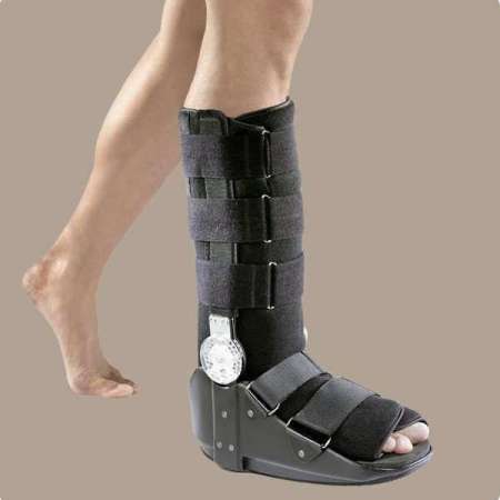 Tutore a stivaletto tipo Walker a gradazione regolabile